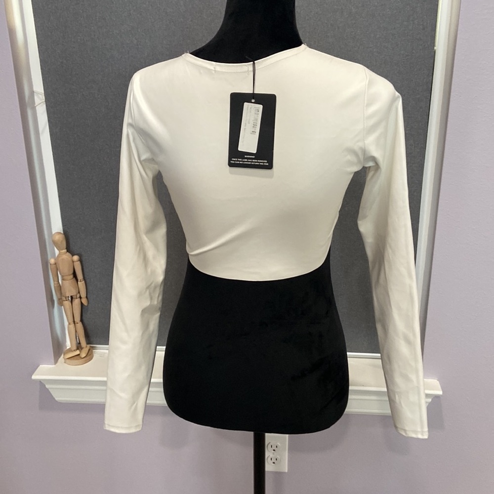 Leather top🤍 - Picture 4 of 6